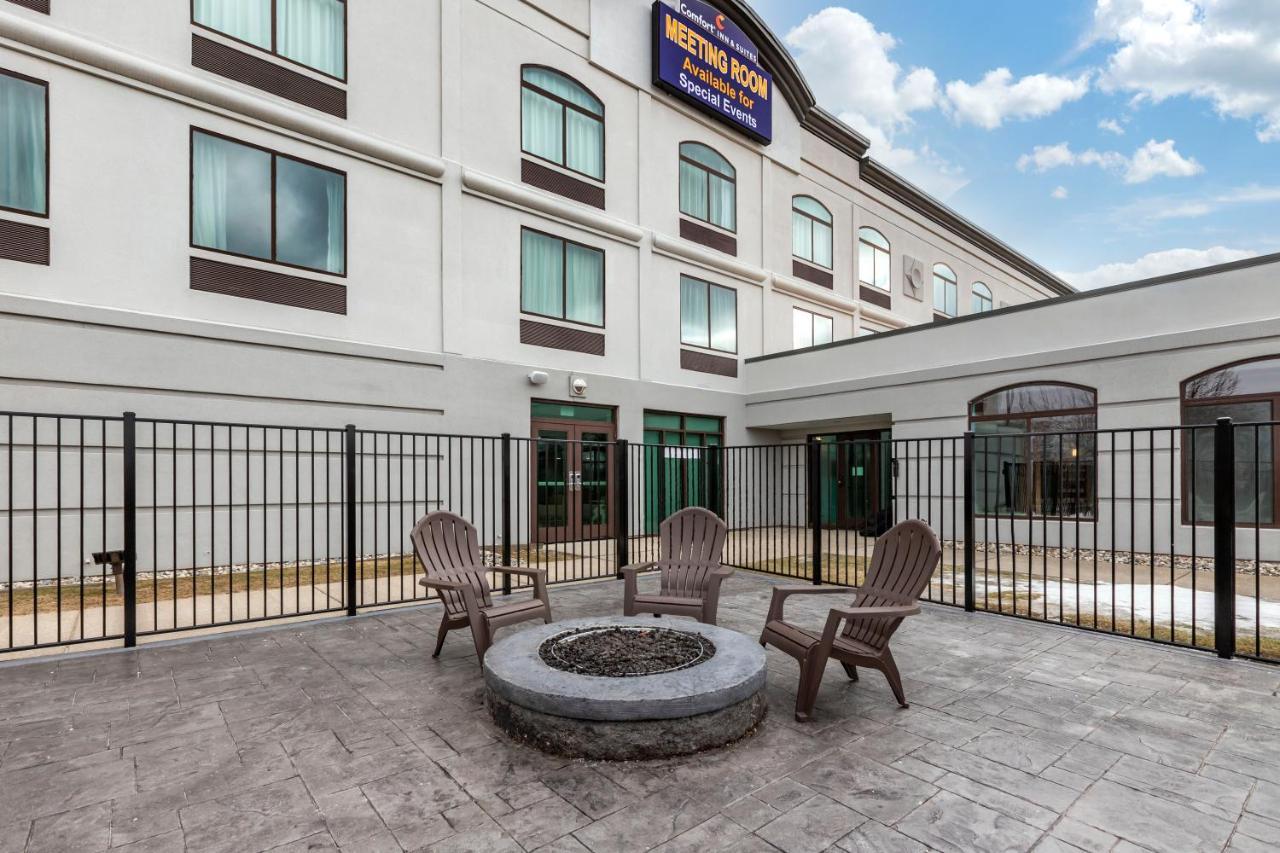 Comfort Inn & Suites Grand Blanc-Flint エクステリア 写真
