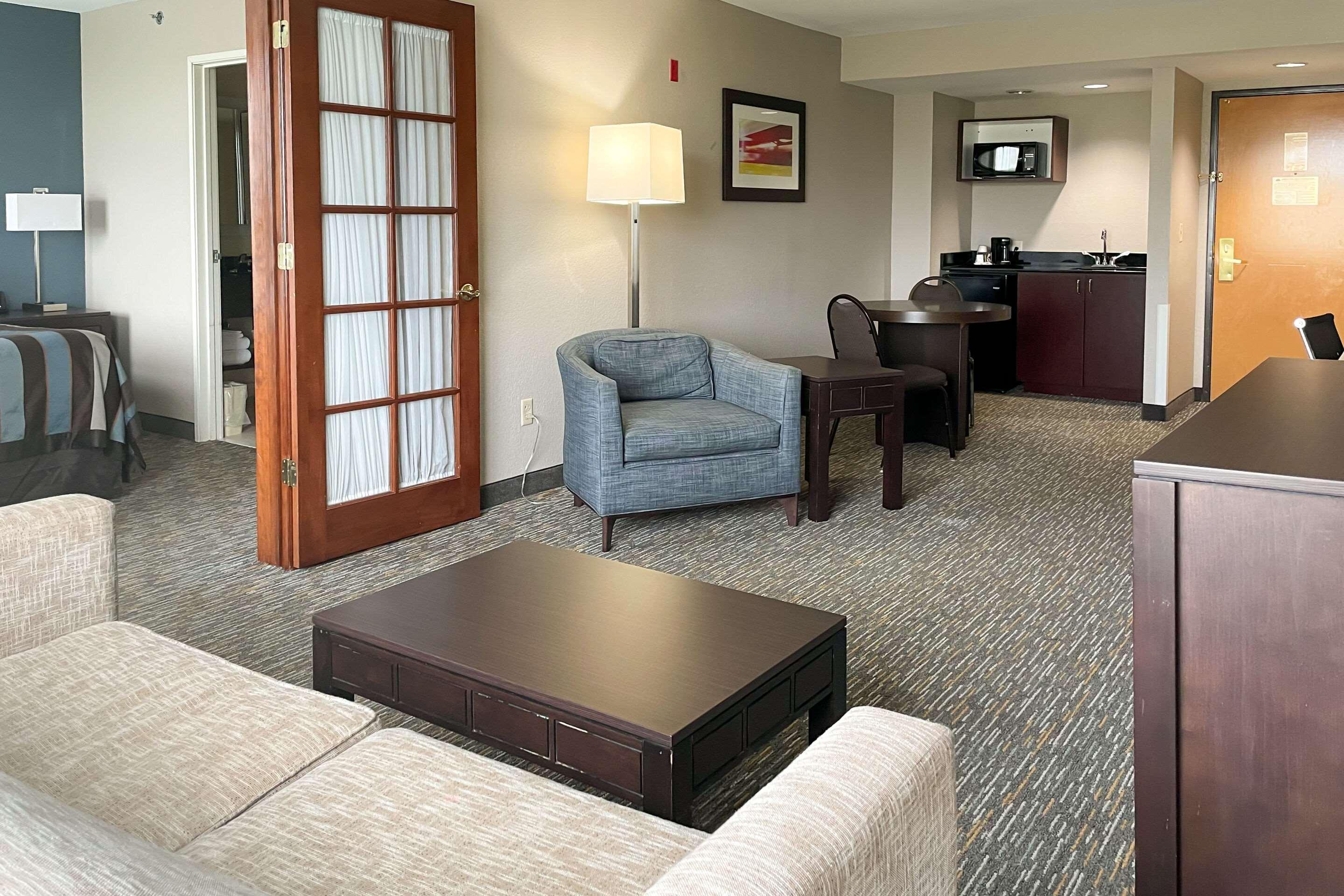 Comfort Inn & Suites Grand Blanc-Flint エクステリア 写真
