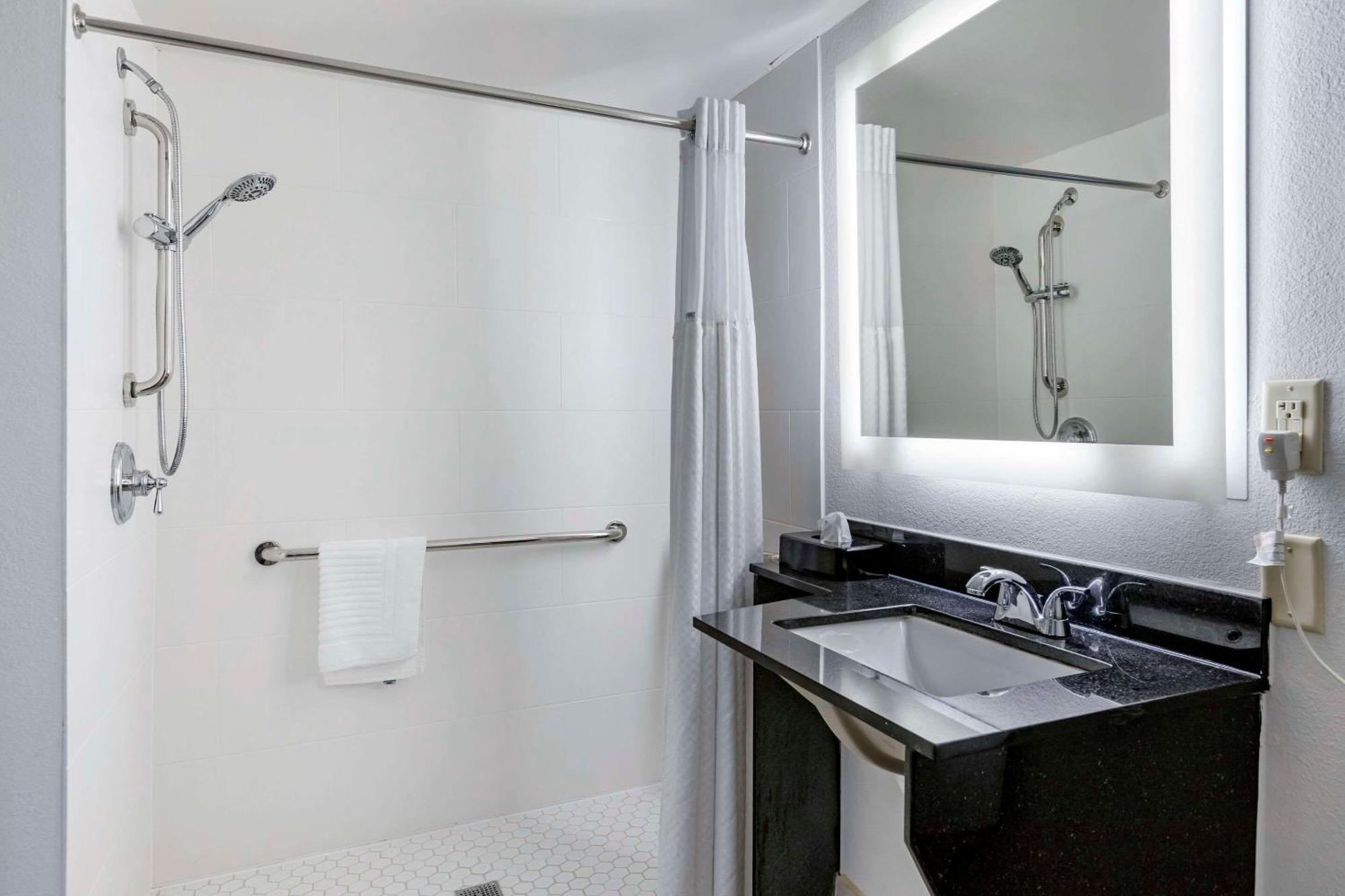 Comfort Inn & Suites Grand Blanc-Flint エクステリア 写真
